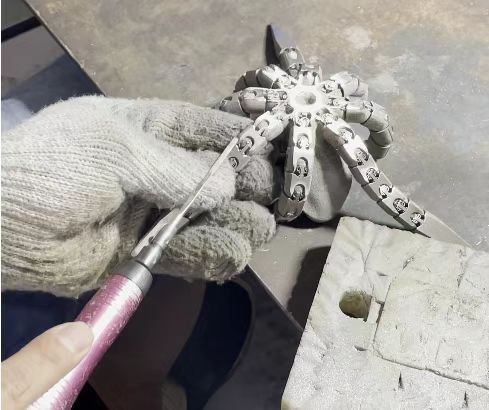 3D Printing Enables Custom Humanoid Robot Shells to Create High-Texture Mass-Production-Grade Artwor(图2) 3D Printing Enables Custom Humanoid Robot Shells to Create High-Texture Mass-Production-Grade Artwor(图2)